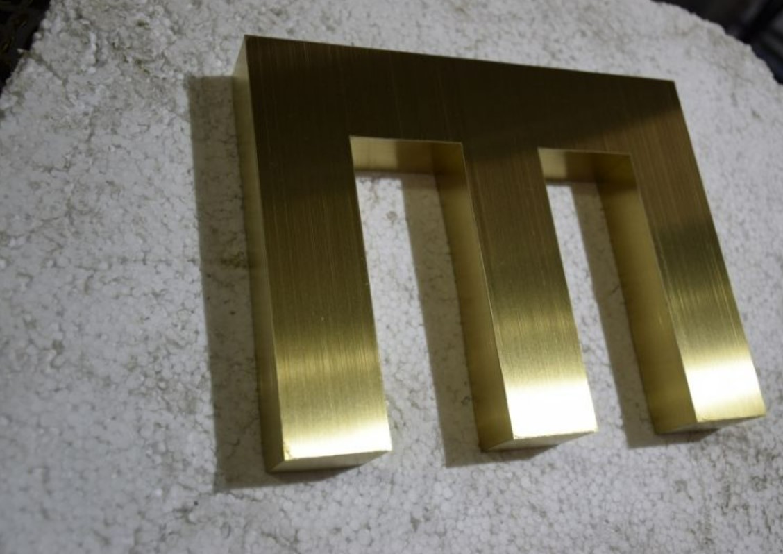 Chữ Inox xước hairline